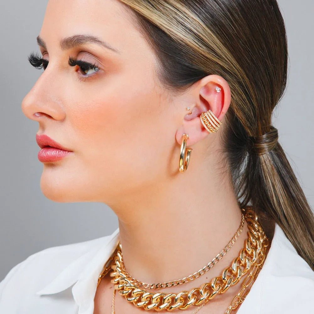 Brinco de argola tubular média banhado a ouro 18k