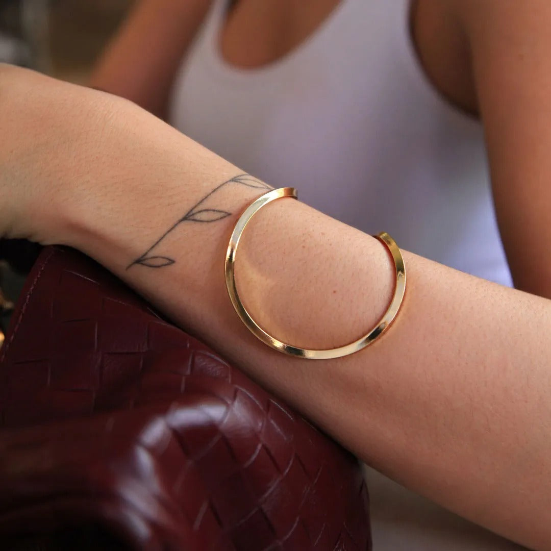 Bracelete duplo grande tubo quadrado banhado a ouro 18k