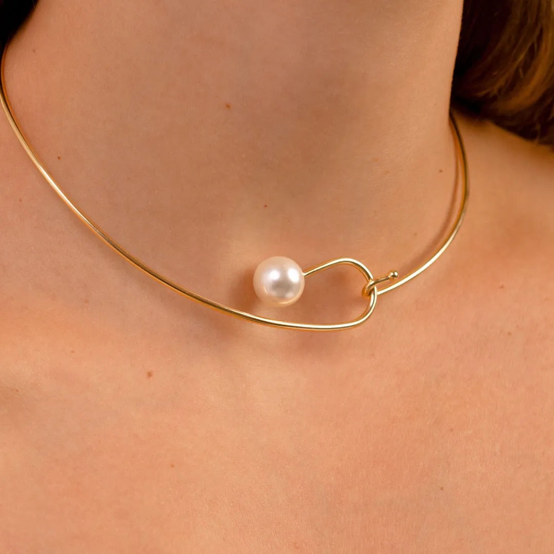 Choker clássica com pérola banhada a ouro 18k