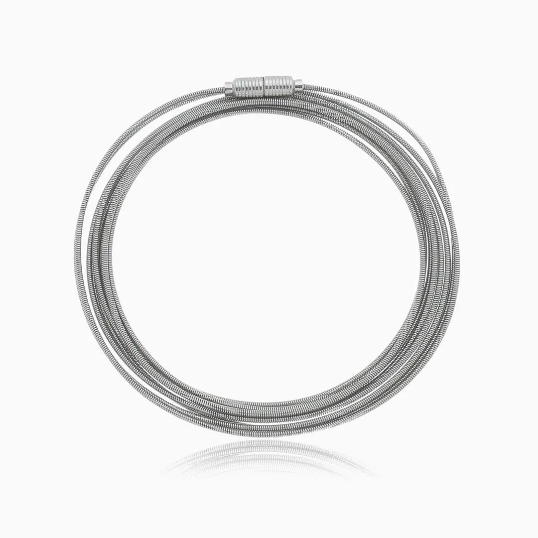 Pulseira corda de violão banhada em ródio branco